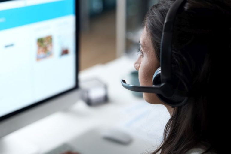 call center agent managing appointment scheduling